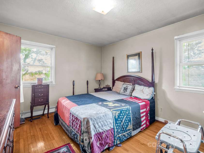 202 College Avenue, Shelby, NC 28152.  MLS# CAR4259218, YatesRealty ID 17423. 