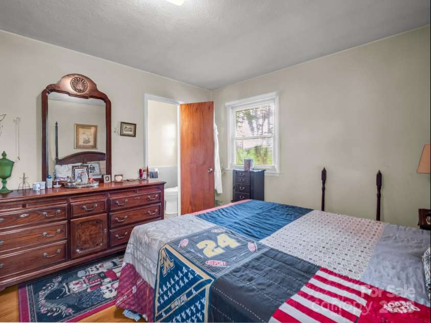 202 College Avenue, Shelby, NC 28152.  MLS# CAR4259218, YatesRealty ID 17423. 