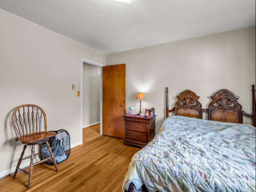 202 College Avenue, Shelby, NC 28152.  MLS# CAR4259218, YatesRealty ID 17423. 