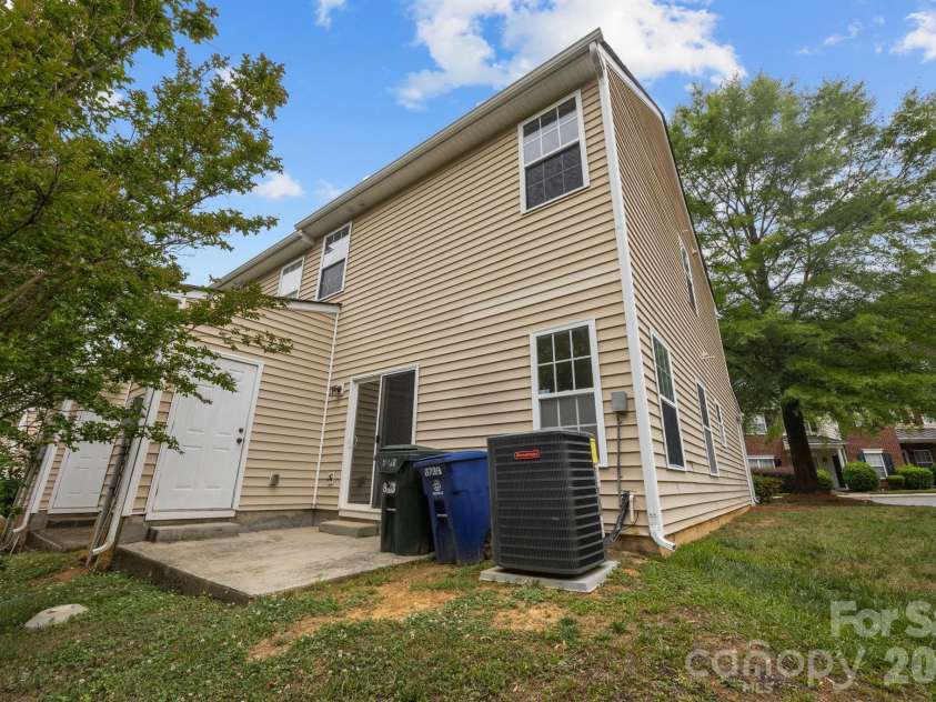8738 Twined Creek Lane, Charlotte, NC 28227.  MLS# CAR4376717, YatesRealty ID 17423. 