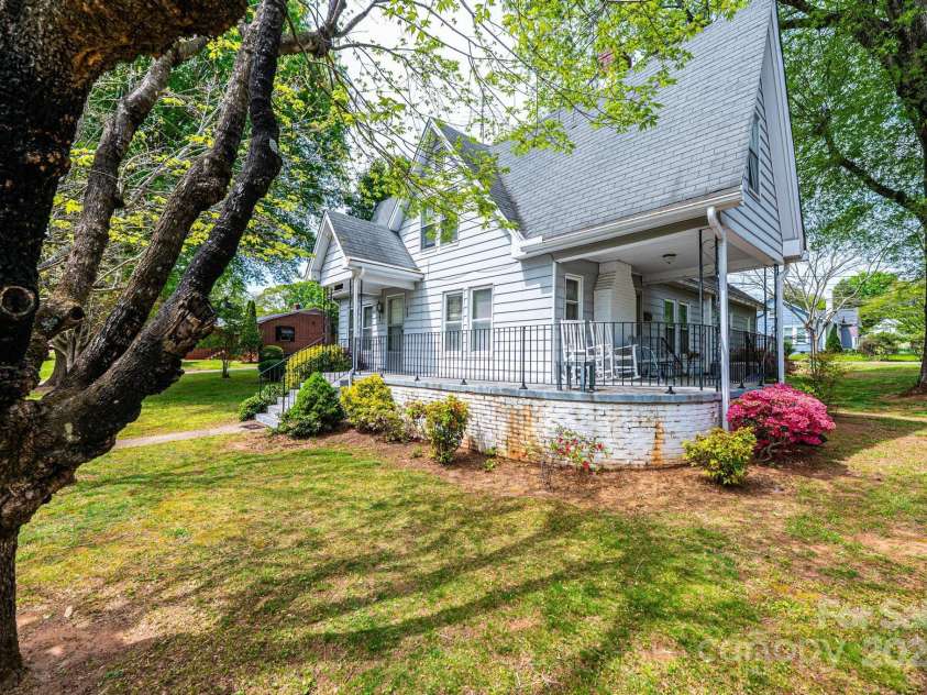 602 6th Street, Newton, NC 28658.  MLS# CAR4249991, YatesRealty ID 17424. 