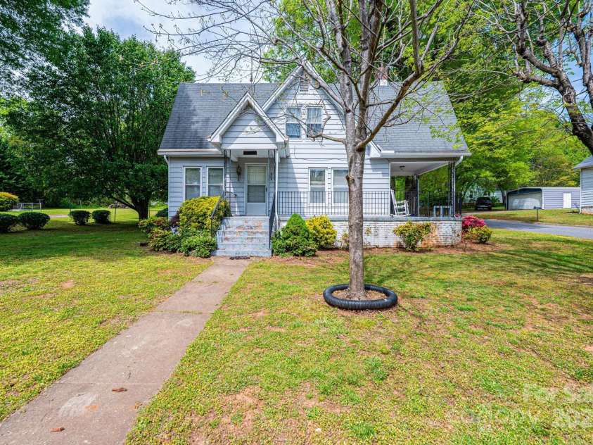 602 6th Street, Newton, NC 28658.  MLS# CAR4249991, YatesRealty ID 17424. 