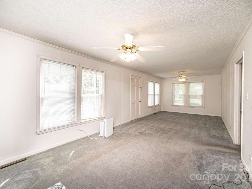 602 6th Street, Newton, NC 28658.  MLS# CAR4249991, YatesRealty ID 17424. 