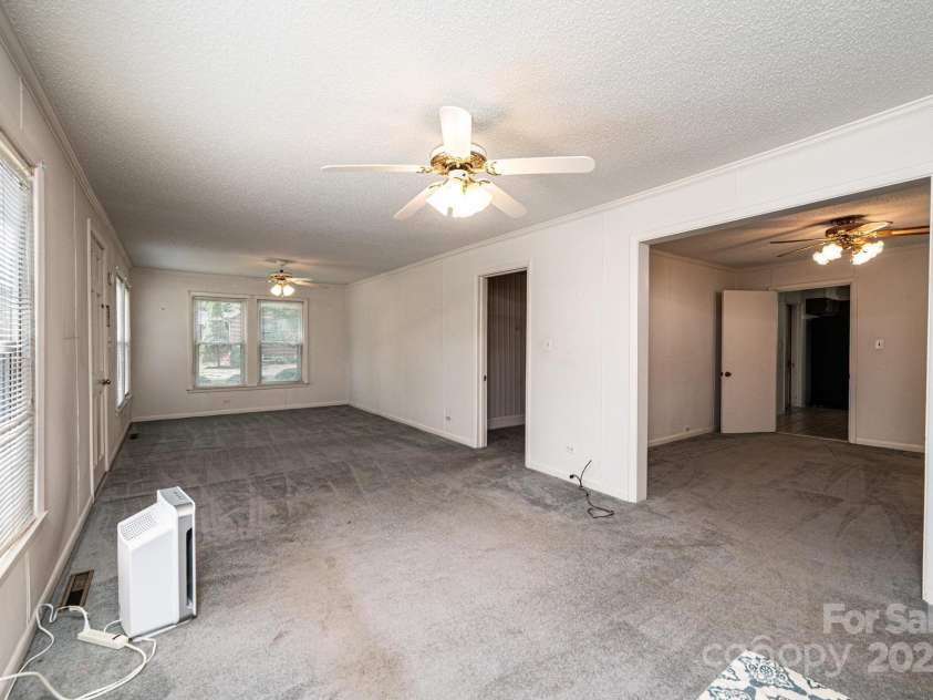 602 6th Street, Newton, NC 28658.  MLS# CAR4249991, YatesRealty ID 17424. 
