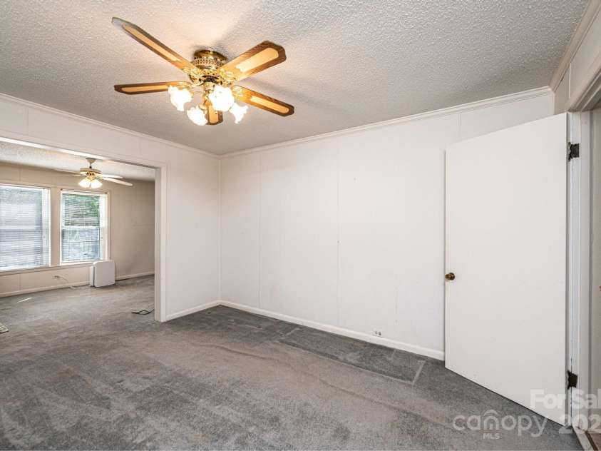 602 6th Street, Newton, NC 28658.  MLS# CAR4249991, YatesRealty ID 17424. 