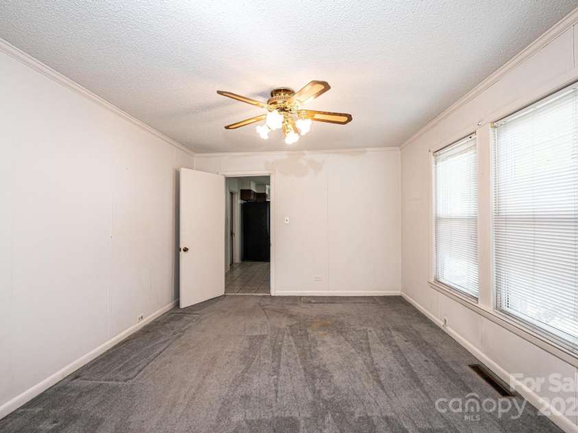 602 6th Street, Newton, NC 28658.  MLS# CAR4249991, YatesRealty ID 17424. 