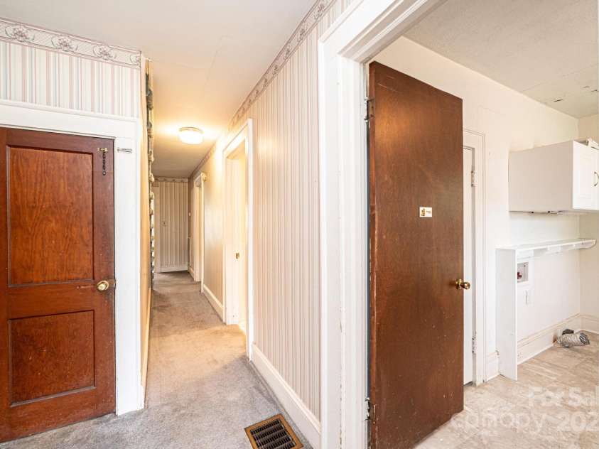 602 6th Street, Newton, NC 28658.  MLS# CAR4249991, YatesRealty ID 17424. 