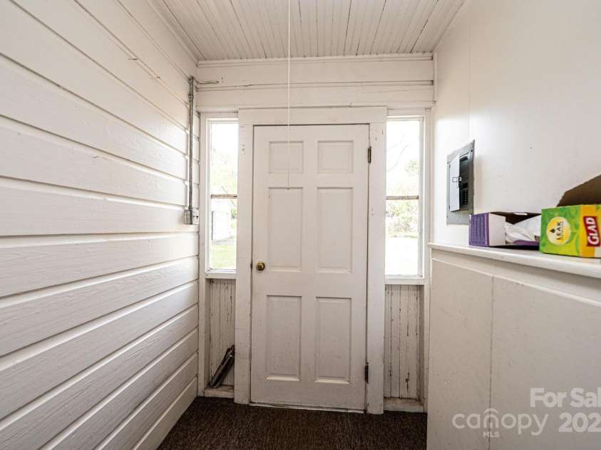 602 6th Street, Newton, NC 28658.  MLS# CAR4249991, YatesRealty ID 17424. 