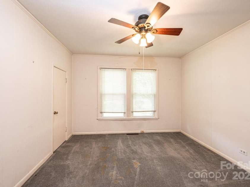 602 6th Street, Newton, NC 28658.  MLS# CAR4249991, YatesRealty ID 17424. 
