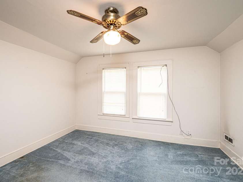 602 6th Street, Newton, NC 28658.  MLS# CAR4249991, YatesRealty ID 17424. 