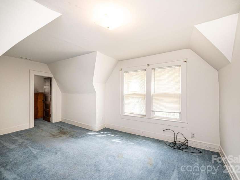 602 6th Street, Newton, NC 28658.  MLS# CAR4249991, YatesRealty ID 17424. 