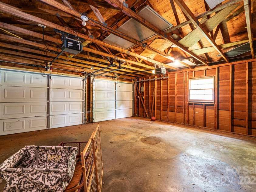 602 6th Street, Newton, NC 28658.  MLS# CAR4249991, YatesRealty ID 17424. 