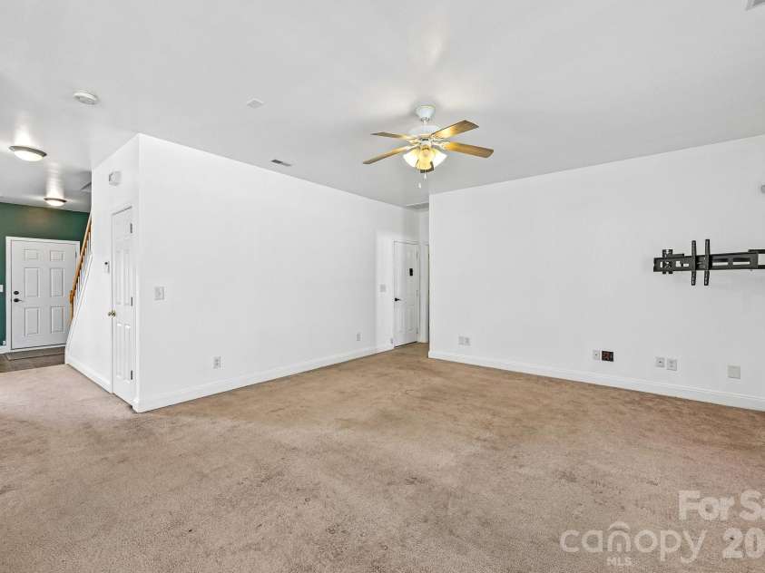 8718 Buttonwood Court, Charlotte, NC 28215.  MLS# CAR4365827, YatesRealty ID 17424. 
