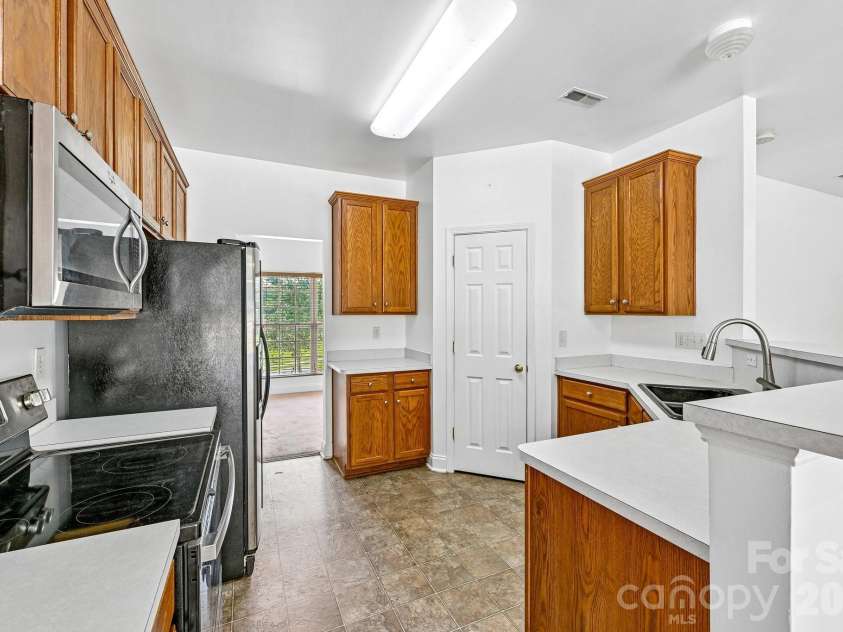 8718 Buttonwood Court, Charlotte, NC 28215.  MLS# CAR4365827, YatesRealty ID 17424. 