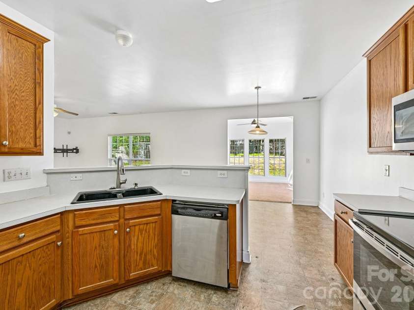 8718 Buttonwood Court, Charlotte, NC 28215.  MLS# CAR4365827, YatesRealty ID 17424. 