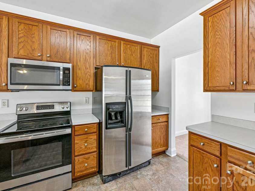 8718 Buttonwood Court, Charlotte, NC 28215.  MLS# CAR4365827, YatesRealty ID 17424. 