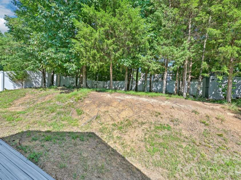 8718 Buttonwood Court, Charlotte, NC 28215.  MLS# CAR4365827, YatesRealty ID 17424. 