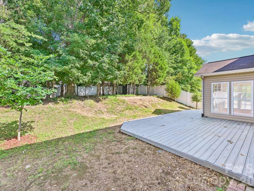 8718 Buttonwood Court, Charlotte, NC 28215.  MLS# CAR4365827, YatesRealty ID 17424. 