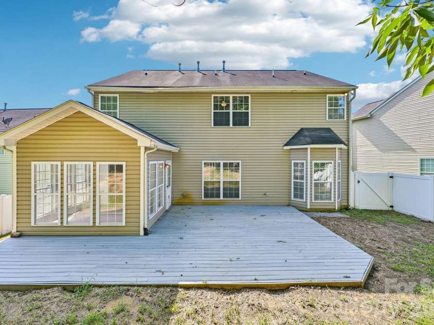 8718 Buttonwood Court, Charlotte, NC 28215.  MLS# CAR4365827, YatesRealty ID 17424. 