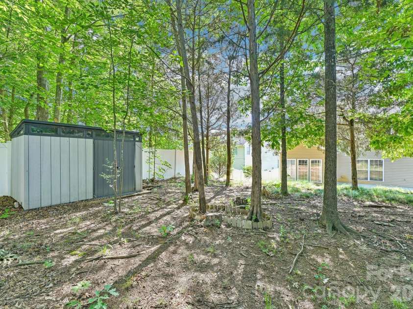 8718 Buttonwood Court, Charlotte, NC 28215.  MLS# CAR4365827, YatesRealty ID 17424. 