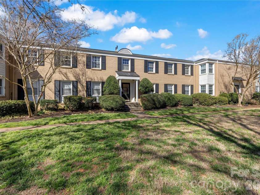 540 Wakefield Drive, Charlotte, NC 28209.  MLS# CAR4376835, YatesRealty ID 17425. 