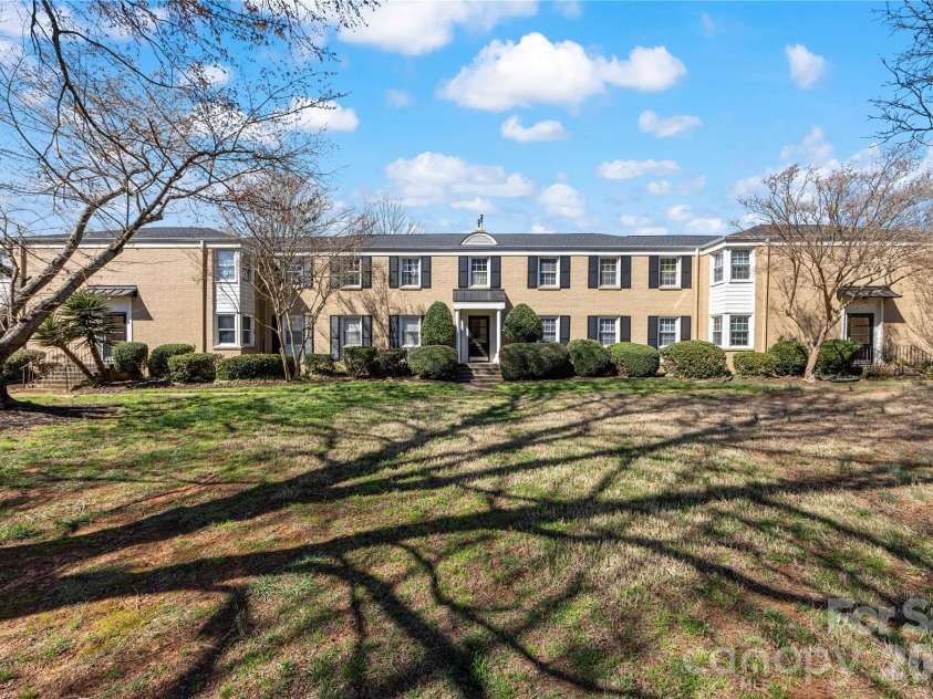 540 Wakefield Drive, Charlotte, NC 28209.  MLS# CAR4376835, YatesRealty ID 17425. 