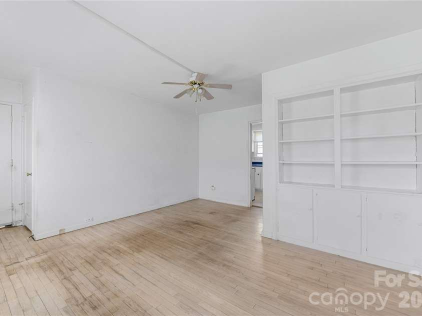 540 Wakefield Drive, Charlotte, NC 28209.  MLS# CAR4376835, YatesRealty ID 17425. 