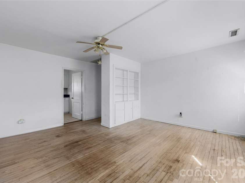 540 Wakefield Drive, Charlotte, NC 28209.  MLS# CAR4376835, YatesRealty ID 17425. 