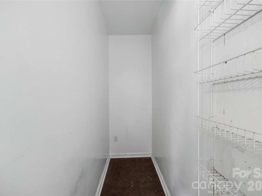 540 Wakefield Drive, Charlotte, NC 28209.  MLS# CAR4376835, YatesRealty ID 17425. 