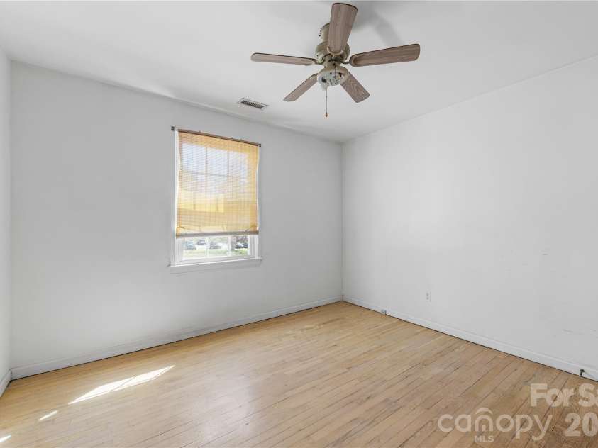 540 Wakefield Drive, Charlotte, NC 28209.  MLS# CAR4376835, YatesRealty ID 17425. 