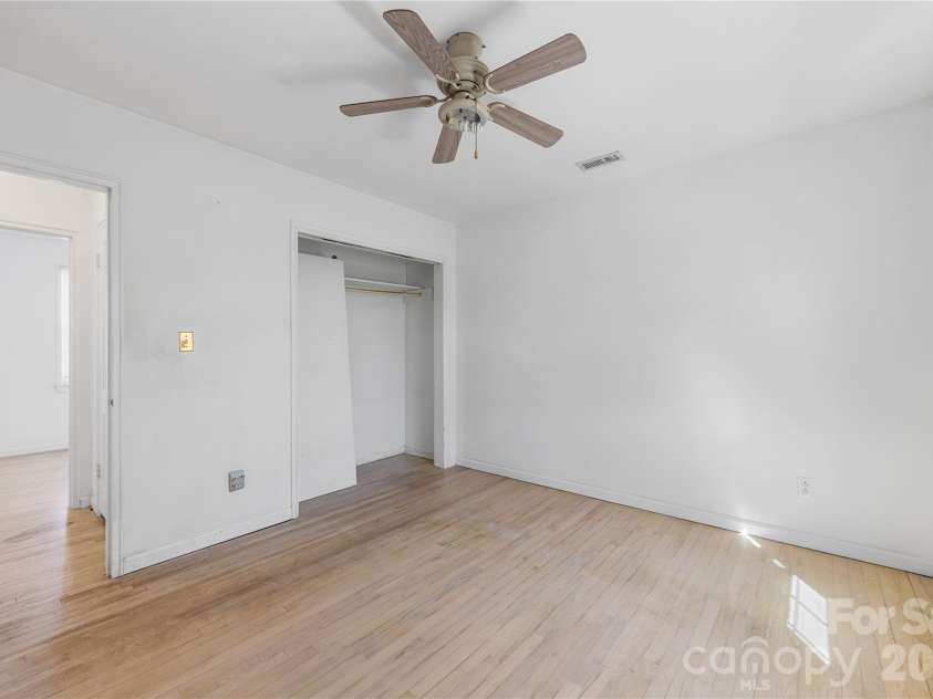 540 Wakefield Drive, Charlotte, NC 28209.  MLS# CAR4376835, YatesRealty ID 17425. 