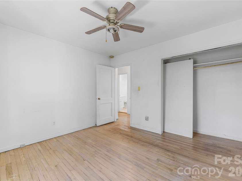 540 Wakefield Drive, Charlotte, NC 28209.  MLS# CAR4376835, YatesRealty ID 17425. 