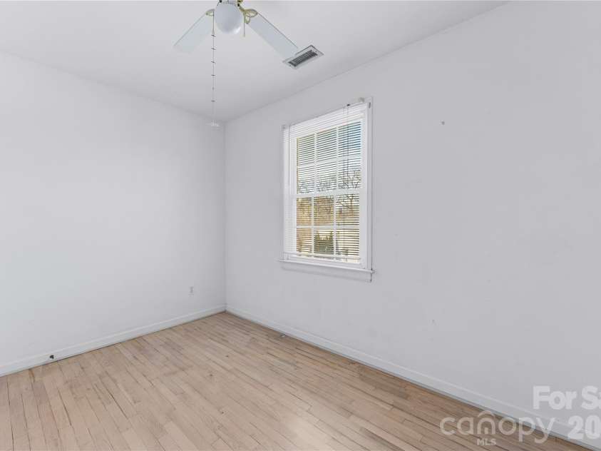 540 Wakefield Drive, Charlotte, NC 28209.  MLS# CAR4376835, YatesRealty ID 17425. 