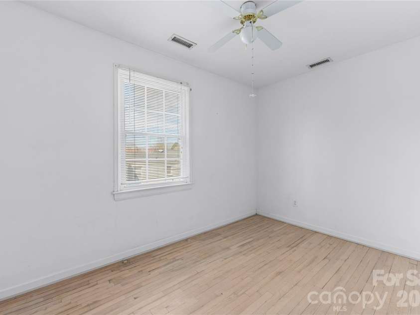 540 Wakefield Drive, Charlotte, NC 28209.  MLS# CAR4376835, YatesRealty ID 17425. 