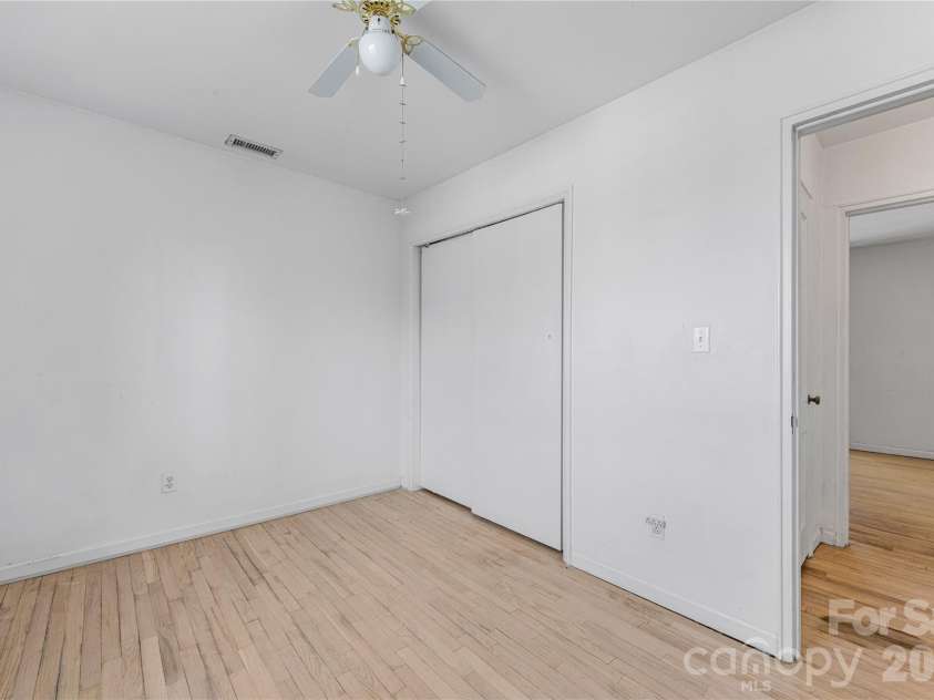 540 Wakefield Drive, Charlotte, NC 28209.  MLS# CAR4376835, YatesRealty ID 17425. 