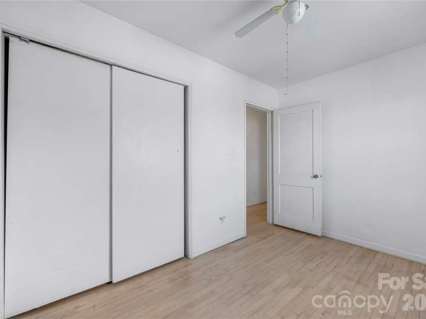 540 Wakefield Drive, Charlotte, NC 28209.  MLS# CAR4376835, YatesRealty ID 17425. 