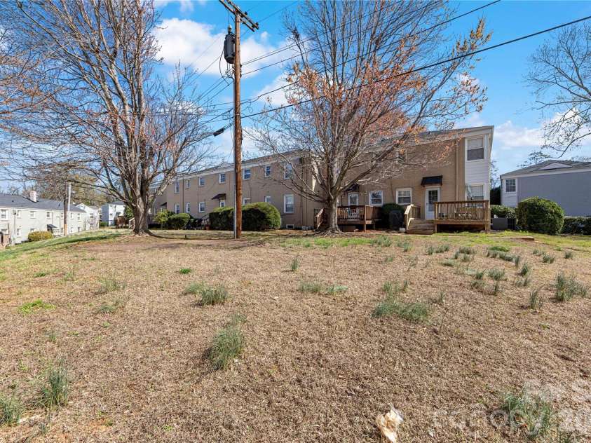 540 Wakefield Drive, Charlotte, NC 28209.  MLS# CAR4376835, YatesRealty ID 17425. 