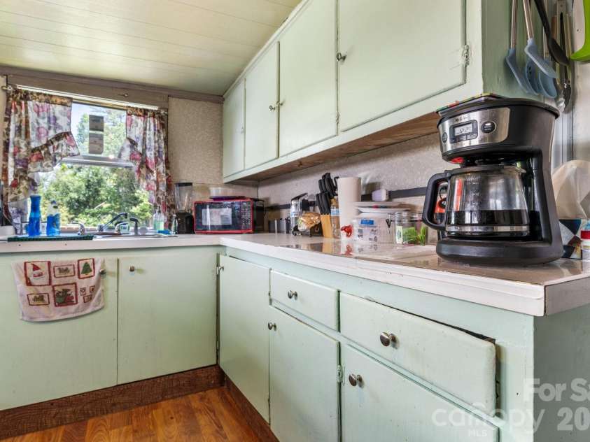 3706 2nd Avenue, Hickory, NC 28601.  MLS# CAR4374944, YatesRealty ID 17428. Kitchen
