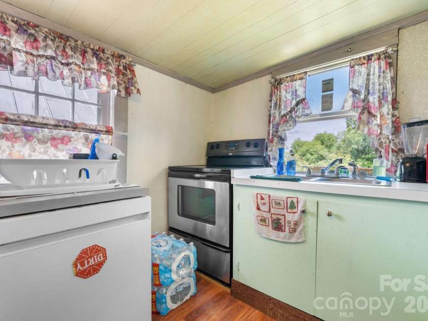 3706 2nd Avenue, Hickory, NC 28601.  MLS# CAR4374944, YatesRealty ID 17428. Kitchen 