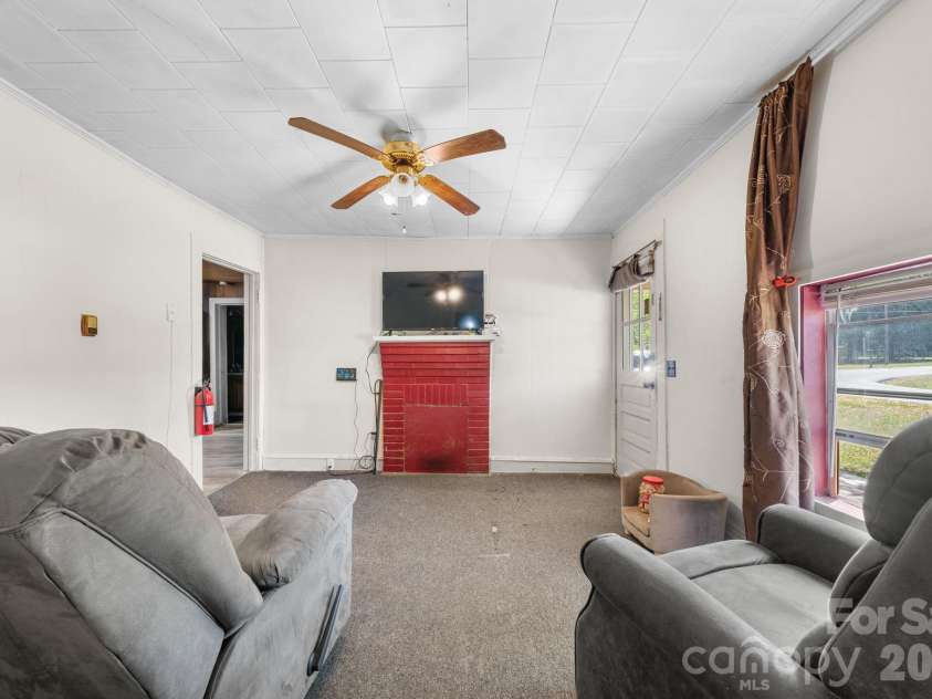 3706 2nd Avenue, Hickory, NC 28601.  MLS# CAR4374944, YatesRealty ID 17428. Living room