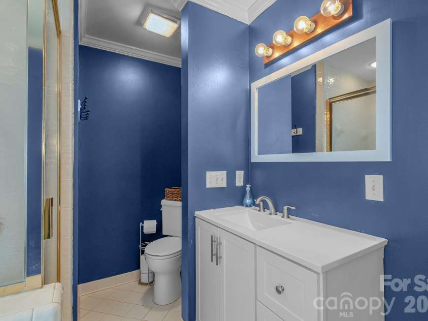 2008 Greenbrook Parkway, Weddington, NC 28104.  MLS# CAR4376393, YatesRealty ID 17429. Guest bath