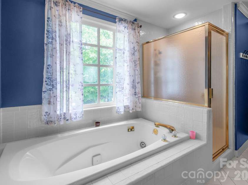 2008 Greenbrook Parkway, Weddington, NC 28104.  MLS# CAR4376393, YatesRealty ID 17429. Guest bath