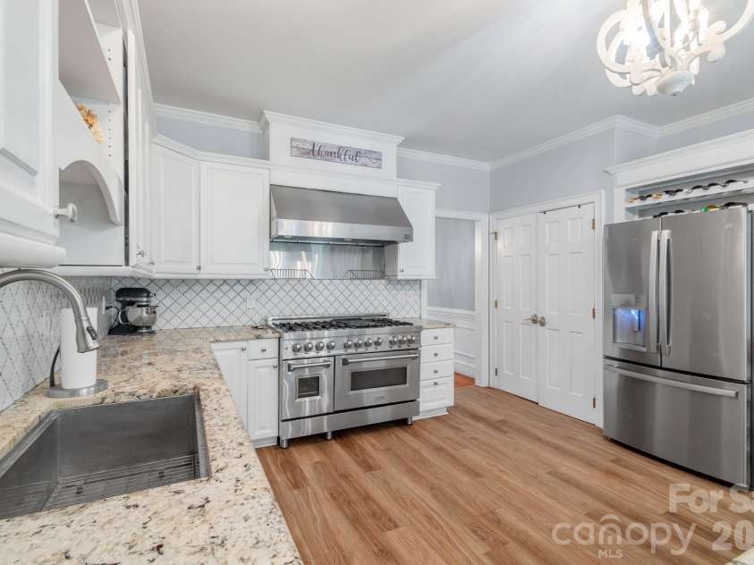 2008 Greenbrook Parkway, Weddington, NC 28104.  MLS# CAR4376393, YatesRealty ID 17429. Kitchen