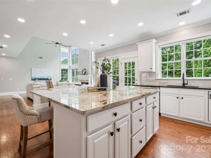 5046 Cressingham Drive, Fort Mill, SC 29707.  MLS# CAR4263729, YatesRealty ID 17429. Gorgeous Brazilian granite