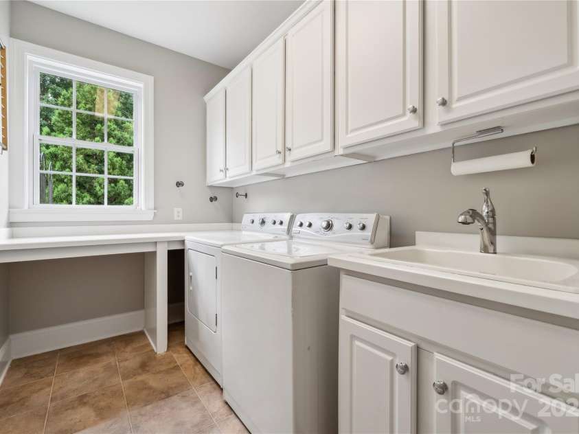 5046 Cressingham Drive, Fort Mill, SC 29707.  MLS# CAR4263729, YatesRealty ID 17429. Large laundry room
