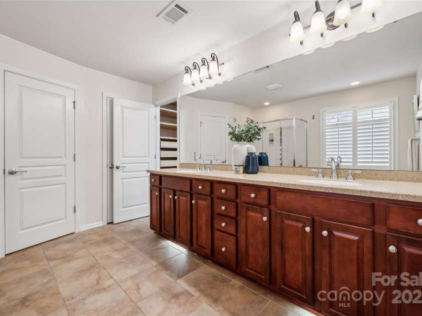5046 Cressingham Drive, Fort Mill, SC 29707.  MLS# CAR4263729, YatesRealty ID 17429. Large primary bath- under cabinet lighting