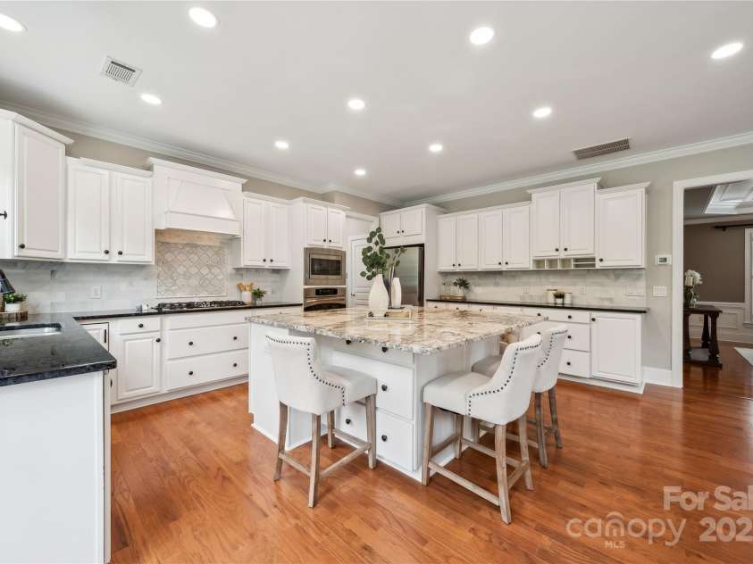 5046 Cressingham Drive, Fort Mill, SC 29707.  MLS# CAR4263729, YatesRealty ID 17429. Lots of cabinetry, storage and work space