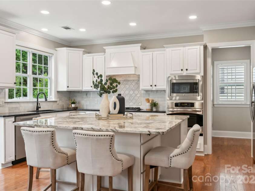 5046 Cressingham Drive, Fort Mill, SC 29707.  MLS# CAR4263729, YatesRealty ID 17429. New appliances