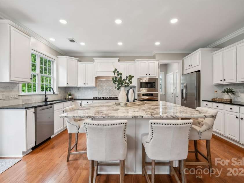 5046 Cressingham Drive, Fort Mill, SC 29707.  MLS# CAR4263729, YatesRealty ID 17429. New lightning and countertops