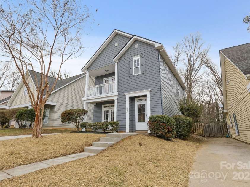4827 Eaves Lane, Charlotte, NC 28215.  MLS# CAR4210664, YatesRealty ID 1743. 